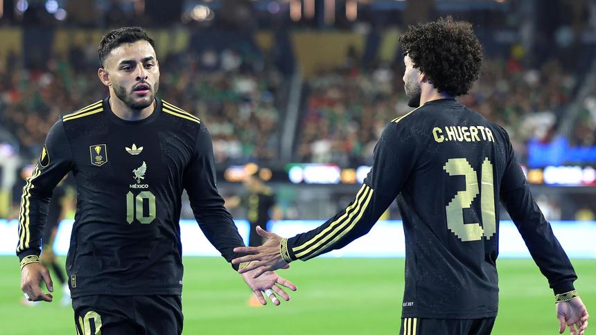 Alexis Vega y César Huerta con la Selección Mexicana | IMAGO 7