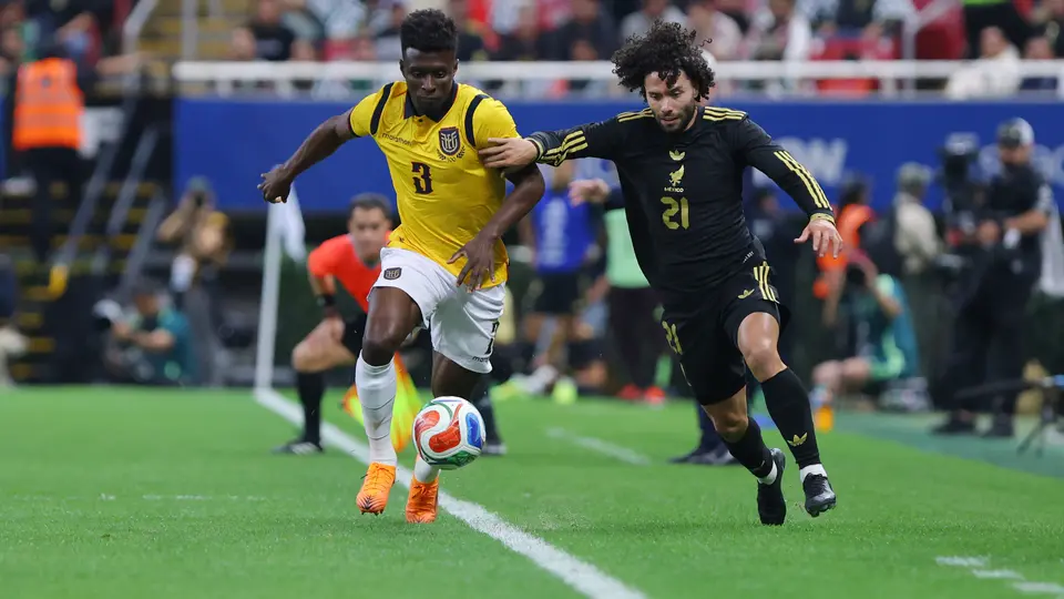 César Huerta con la Selección Mexicana en amistoso contra Ecuador | IMAGO 7