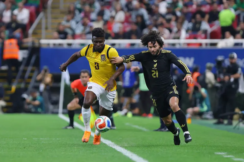 César Huerta con la Selección Mexicana en amistoso contra Ecuador | IMAGO 7