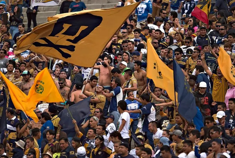 La Rebel en un partido de Pumas./ X