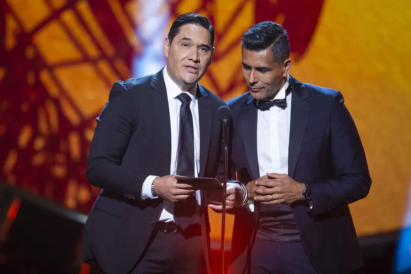 Moises Munoz y Oswaldo Sanchez durante la ceremonia de la Entrega de Balón de Oro de la Liga MX | MEXSPORT