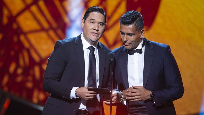 Moises Munoz y Oswaldo Sanchez durante la ceremonia de la Entrega de Balón de Oro de la Liga MX | MEXSPORT