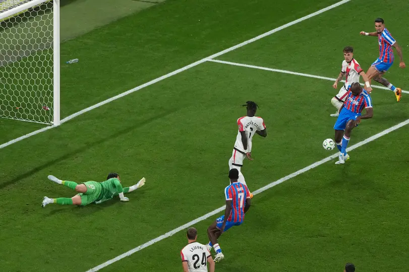 Jean-Philippe Mateta con Crystal Palace ante Rayo Vallecano en la Final de la Conference League | AP