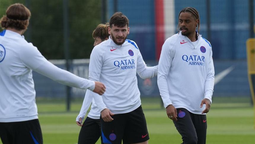 Khvicha Kvaratskhelia en entrenamiento con PSG previo a la Final de Champions League | AP