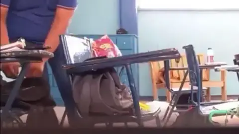 Los estudiantes pusieron una cámara escondida para dar con el ladrón de sus cosas / Especial