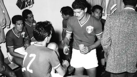 Salvador Reyes al medio tiempo del partido Mexico vs España en Chile 1962 | MEXSPORT