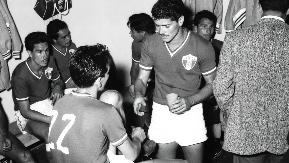 Salvador Reyes al medio tiempo del partido Mexico vs España en Chile 1962 | MEXSPORT