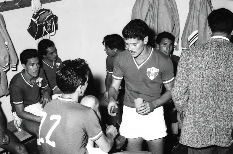 Salvador Reyes al medio tiempo del partido Mexico vs España en Chile 1962 | MEXSPORT