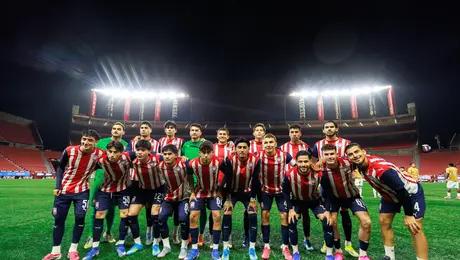 Las joyas del Tapatío que buscan una oportunidad en Chivas para el Apertura 2026