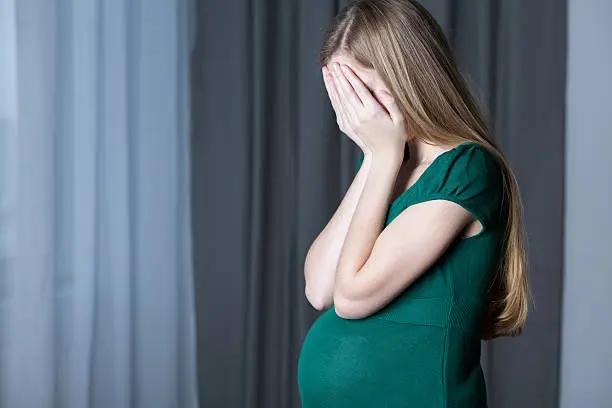 Una mujer embarazada se volvió viral en redes sociales luego de denunciar que transfirió por error 30 mil pesos. / iStock