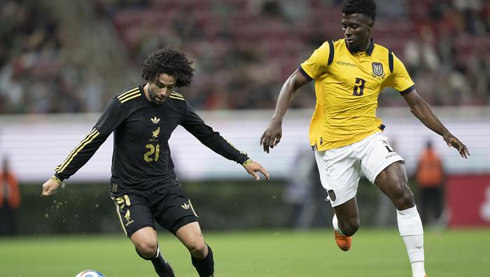 César Huerta con la Selección Mexicana en amistoso contra Ecuador | IMAGO 7