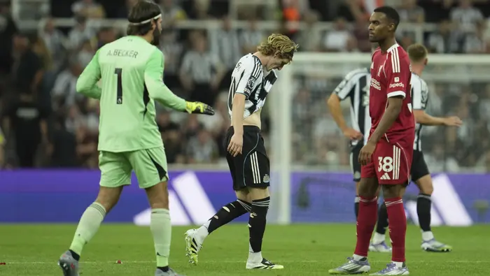Anthony Gordon con Newcastle en la Premier League |AP