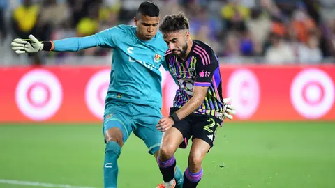 Diego Rossi enfrentando a Kevin Mier en un duelo de MLS vs Liga MX | MexSport