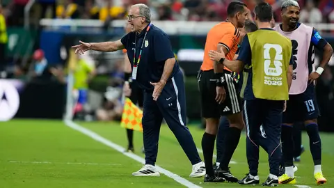 Acepto que la decepción de Uruguay la vuelquen sobre mí: Bielsa