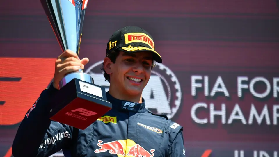 Ernesto Rivera en podio tras Sprint en Austria l X:mexicogp