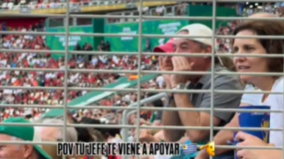 Azcárraga desde las tribunas en Guadalajara en el Uruguay vs España l CAPTURA DE PANTALLA