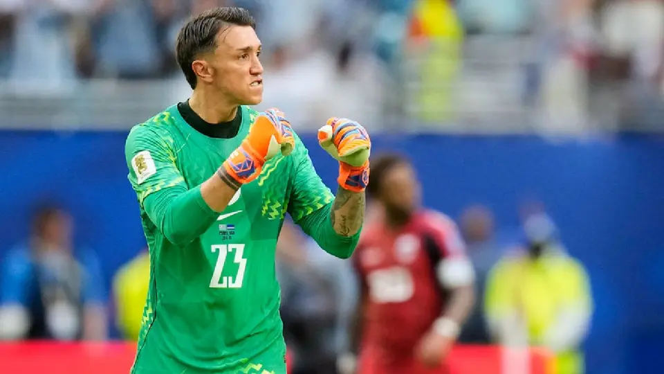 “Nunca imaginé estar sufriendo tanto por este deporte”: Fernando Muslera da la cara y pide disculpas tras la eliminación de Uruguay