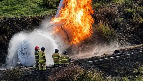 VIDEO: Explosión de pipa en Texcoco deja dos personas calcinadas, una mujer lesionada y negocios afectados