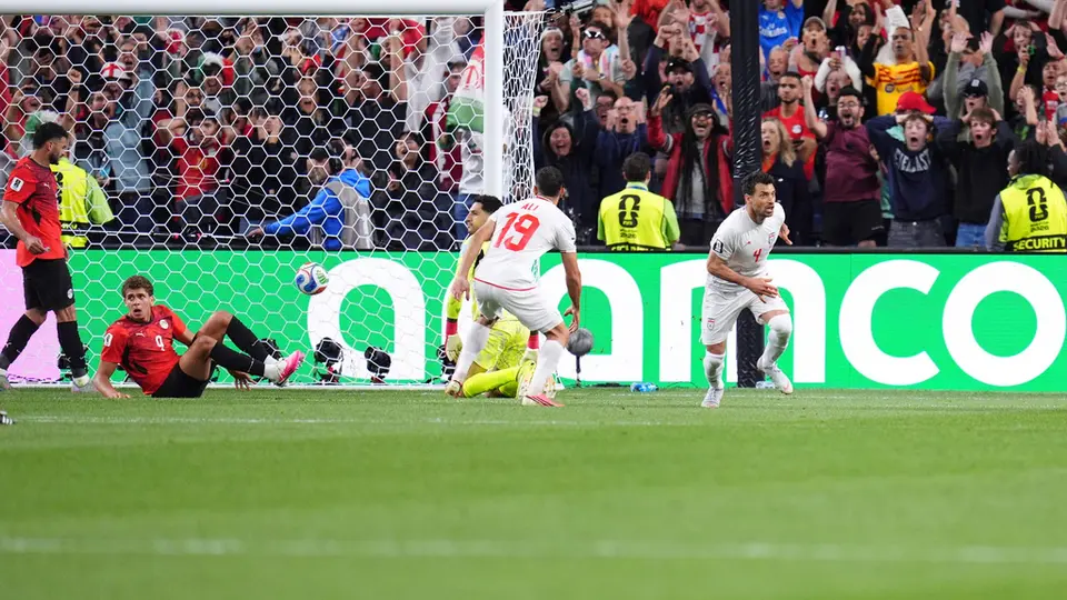 Shoja Khalilzadeh anotando el gol que a la postre fue anulado | AP