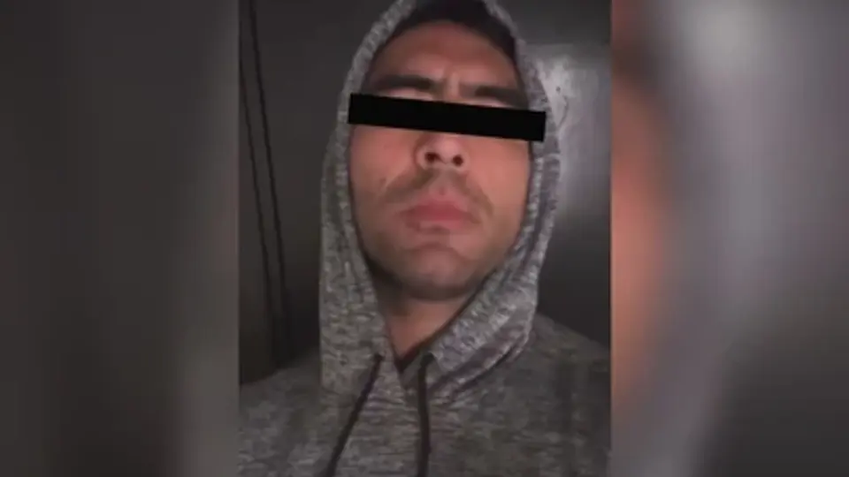 Elementos de la Policía Municipal detuvieron al presunto responsable dentro de la vivienda donde fueron localizados dos adultos mayores sin vida y un menor gravemente herido./ RS