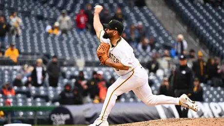 José Urquidy cambia de equipo: Medias Blancas adquieren al mexicano en cambio con Piratas