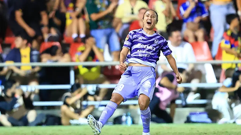 Stephany Mayor en un juego con Tigres | MEXSPORT