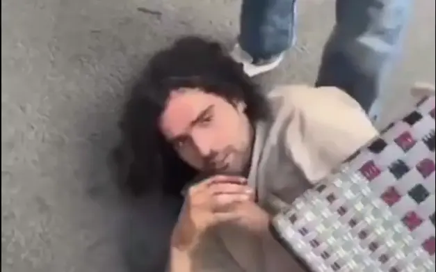 Un policía fuera de servicio y varios civiles lograron detener al agresor tras el ataque ocurrido en París./X:@MLopezSanMartin