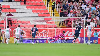 ¡Polémica en tierra hicrocálida! Rayados empató el marcador mediante un controversial penal a favor