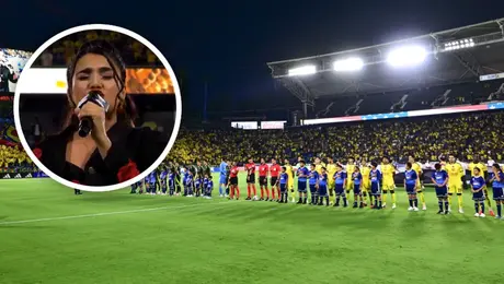 ¿Se equivocó en el himno? Acusan a cantante de cometer error previo al América vs Columbus
