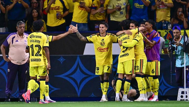 Jugadores de América celebrando gol ante Columbus Crew | MEXSPORT