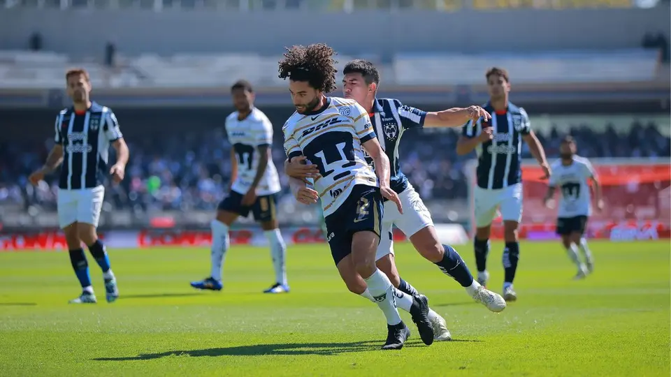 César 'Chino' Huerta con Pumas en el Clausura 2025 contra Rayados | IMAGO 7