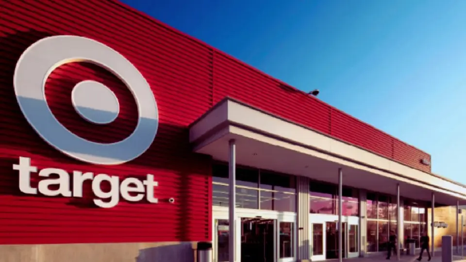 Target anunció el lunes que retiraría el disfraz de su surtido mientras sus acciones bajaban / Especial