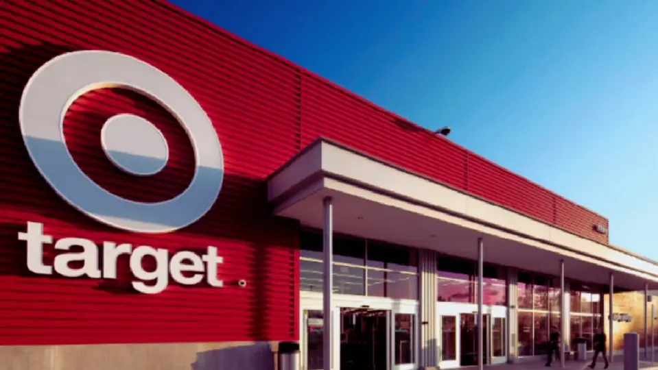 Target anunció el lunes que retiraría el disfraz de su surtido mientras sus acciones bajaban / Especial