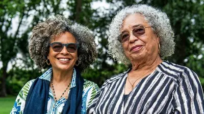 VIDEO: ¿Qué pasó en la conferencia de Angela Davis en la UNAM? Protestas retrasaron el evento