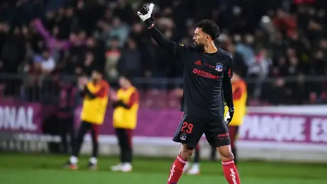 Vozinha debuta con Colo Colo y cuelga su primer cero