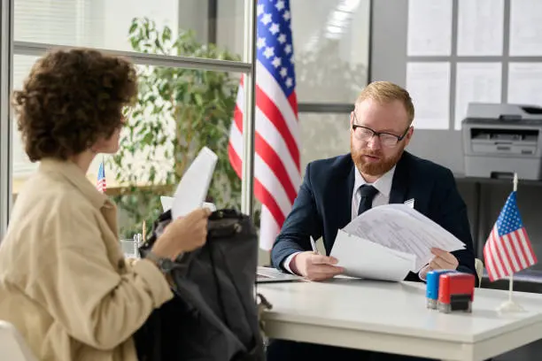 La iniciativa contempla que los candidatos renuncien a otra nacionalidad antes de solicitar su registro electoral./istock