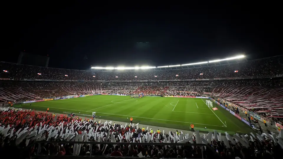 Tragedia en el futbol: Fallece aficionado de River dentro del Monumental