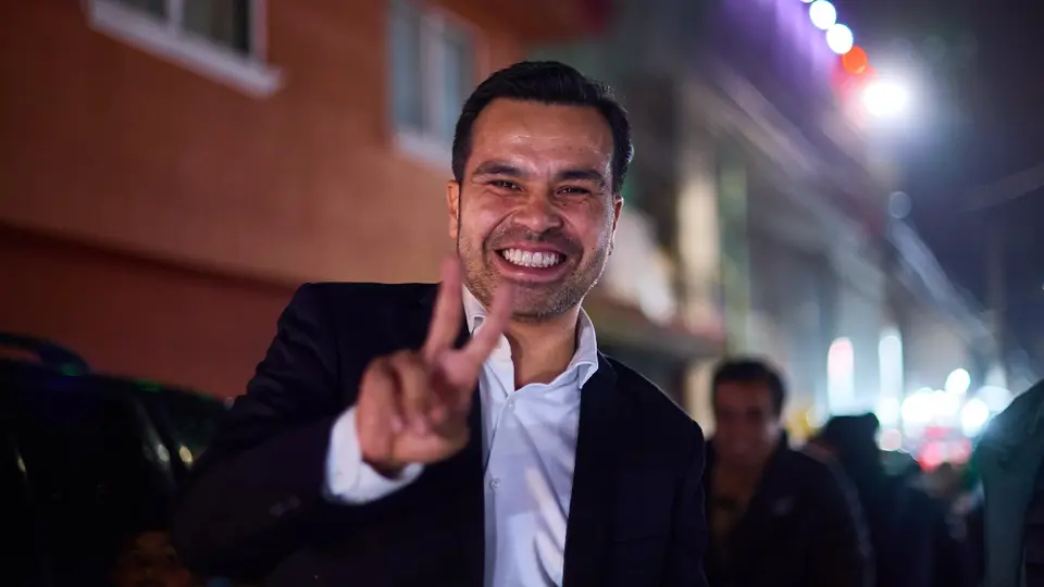Jorge Maynez afuera del estadio Nemesio Diez | MEXSPORT