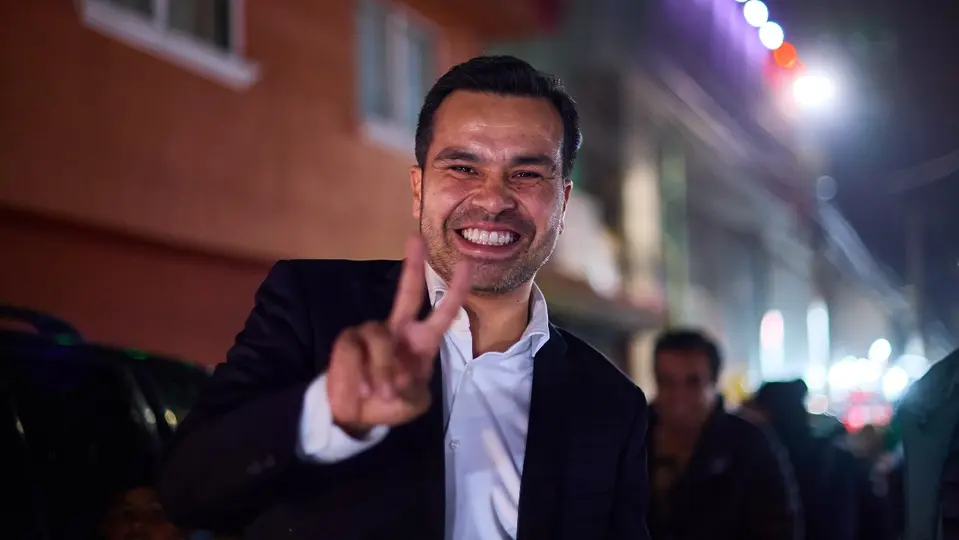 Jorge Maynez afuera del estadio Nemesio Diez | MEXSPORT