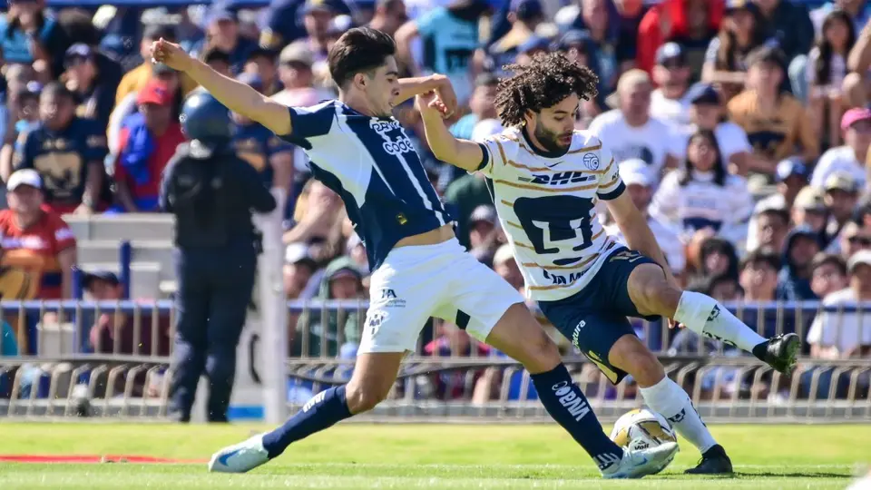 César 'Chino' Huerta en el Clausura 2025 en el juego de Pumas contra Rayados | IMAGO 7