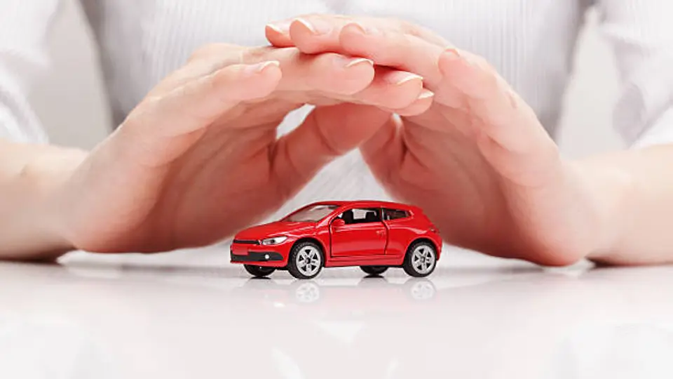 La asistencia y rapidez de respuesta durante un accidente son factores importantes al comparar aseguradoras./istock