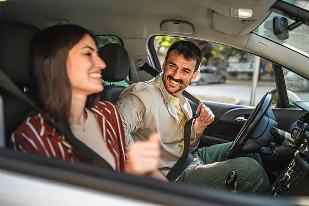 Especialistas recomiendan no elegir un seguro vehicular únicamente por su precio./istock
