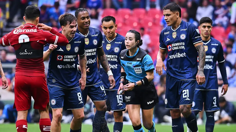 ¿Cruz Azul acusa a Toluca de presionar al arbitraje? Esto es lo que se sabe