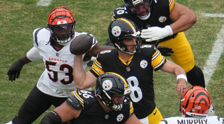 Aaron Rodgers a punto de lanzar un pase en el Steelers contra Bengals | AP