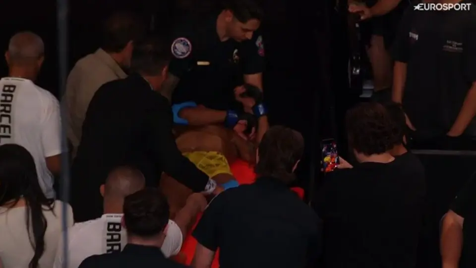 ¡Momento alarmante en UFC Vegas 121! Raoni Barcelos se desploma ante Raúl Rosas Jr.