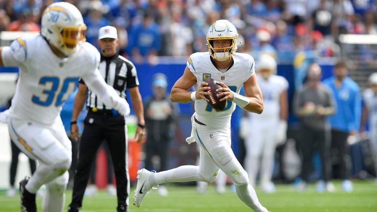 Justin Herbert con Los Angeles Chargers | AP