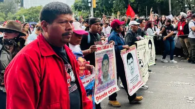 Marcha por Ayotzinapa 2026: padres de los 43 exigen justicia a 12 años de su desaparición