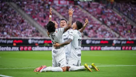 ¡Cantó el Gallo! Chivas tiene una tarde para el olvido en casa y cae en casa ante Querétaro