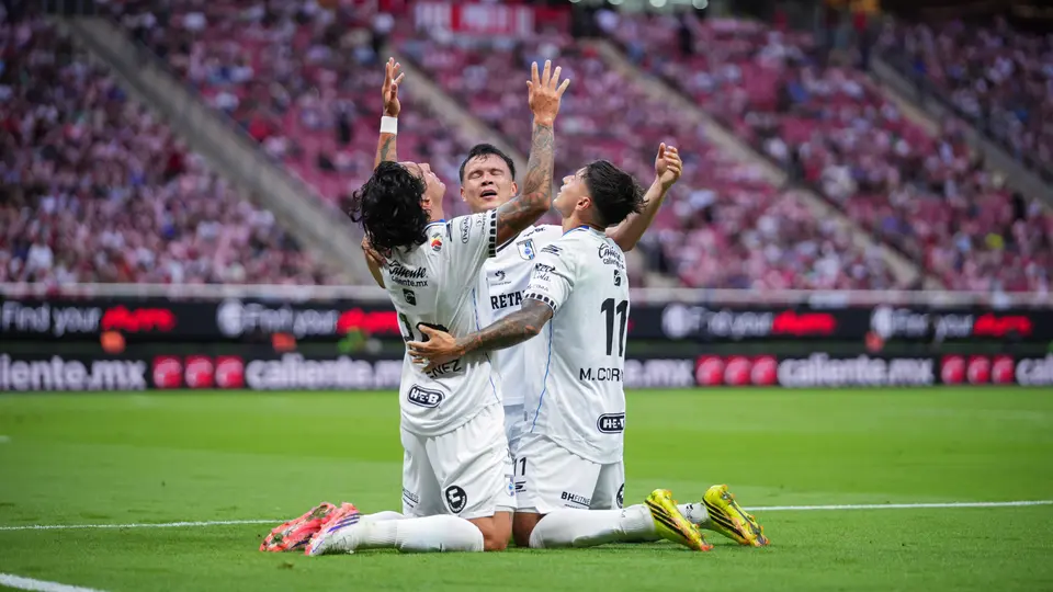 ¡Cantó el Gallo! Chivas tiene una tarde para el olvido en casa y cae en casa ante Querétaro