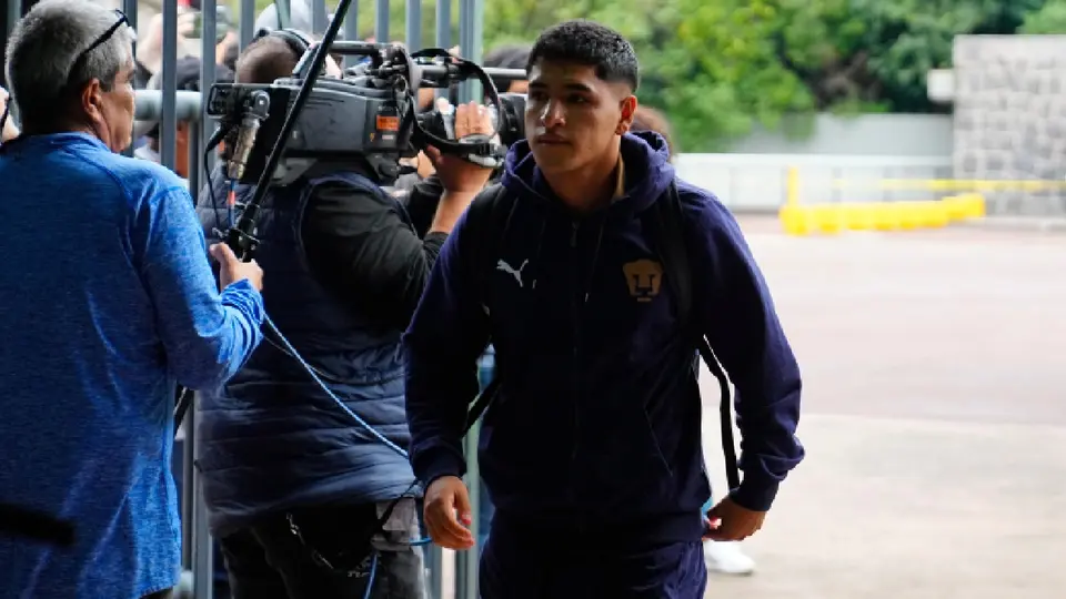 Kléber Carranza llegando al Olímpico Universitario para un partido de Pumas | IMAGO7